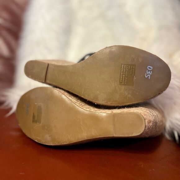 ME TOO Black Hutch Strappy Wedge Sandals - Picture 5 of 7